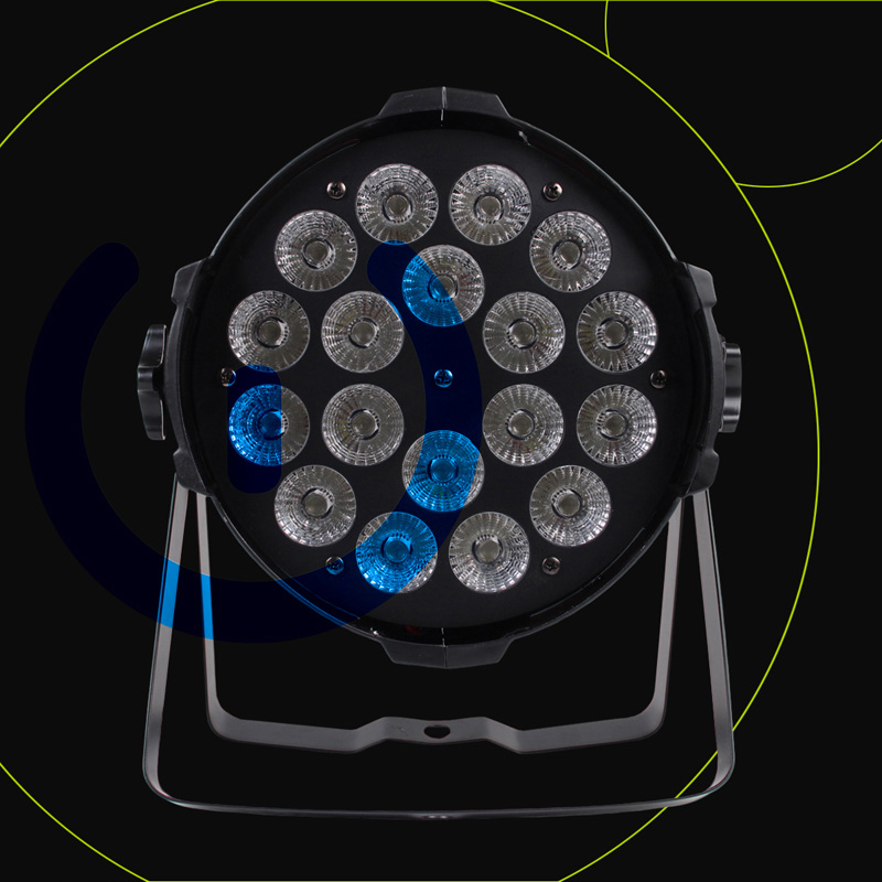 Par LED 18x15W RGBWA-UV Full Color per Eventi Interni Illuminazione Scenica Par LED 18x15 in Prospettiva Frontale su Sfondo Grigio