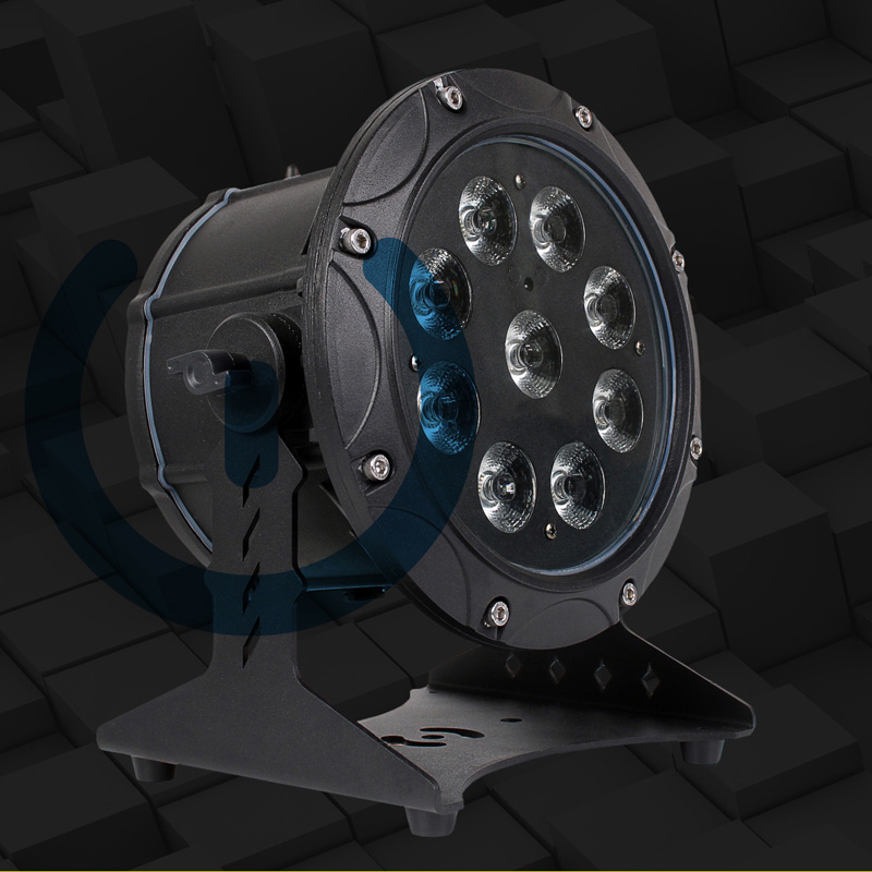 Par LED RGBWA UV IP65 Innovazione nell' Illuminazione Esterna Par LED a Batteria in Prospettiva a Tre Quarti su Sfondo Grigio